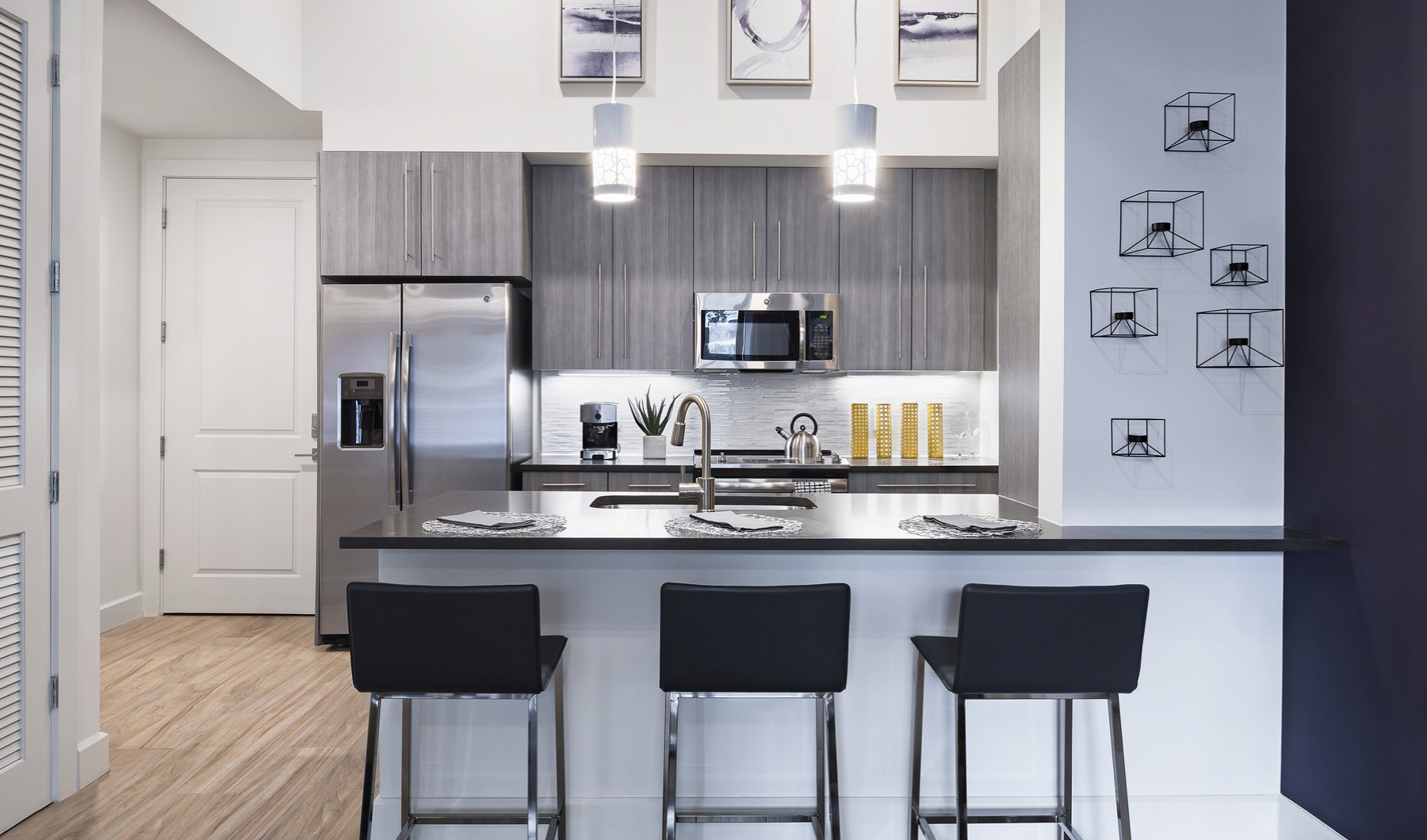 Avanti St. Petersburg Apartments 1 & 2 Bedrooms